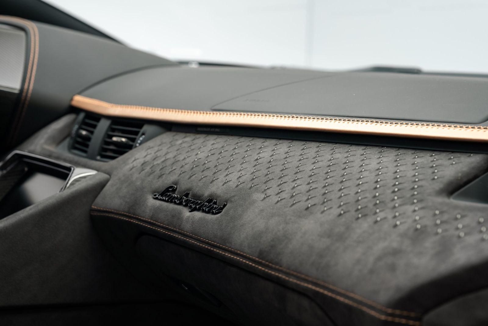 Fahrzeugabbildung Lamborghini Aventador Ultimae/KAMERA/CARBON/GARANTIE 05/27