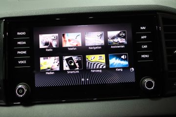 Skoda Karoq Sportline 4x4 AHK Pano 19 Zoll Canton