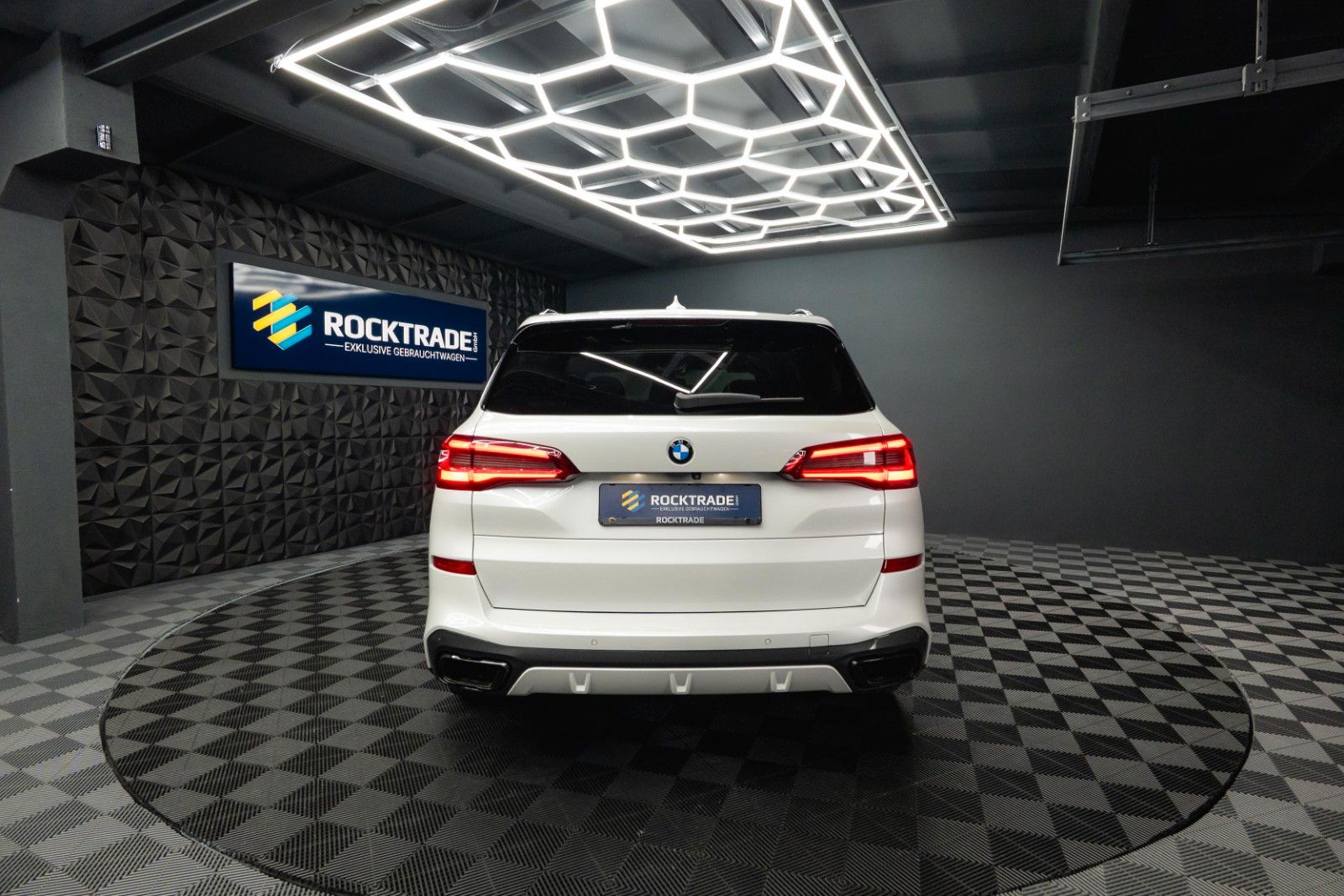 Fahrzeugabbildung BMW X5 M50i Shadow Line | ACC | Pano | Laser | Sky