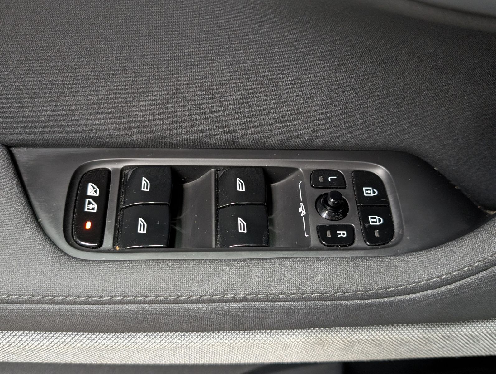 Fahrzeugabbildung Polestar 2 Range SoH 94% PILOT PLUS-PK PANO LED H&K WÄRME