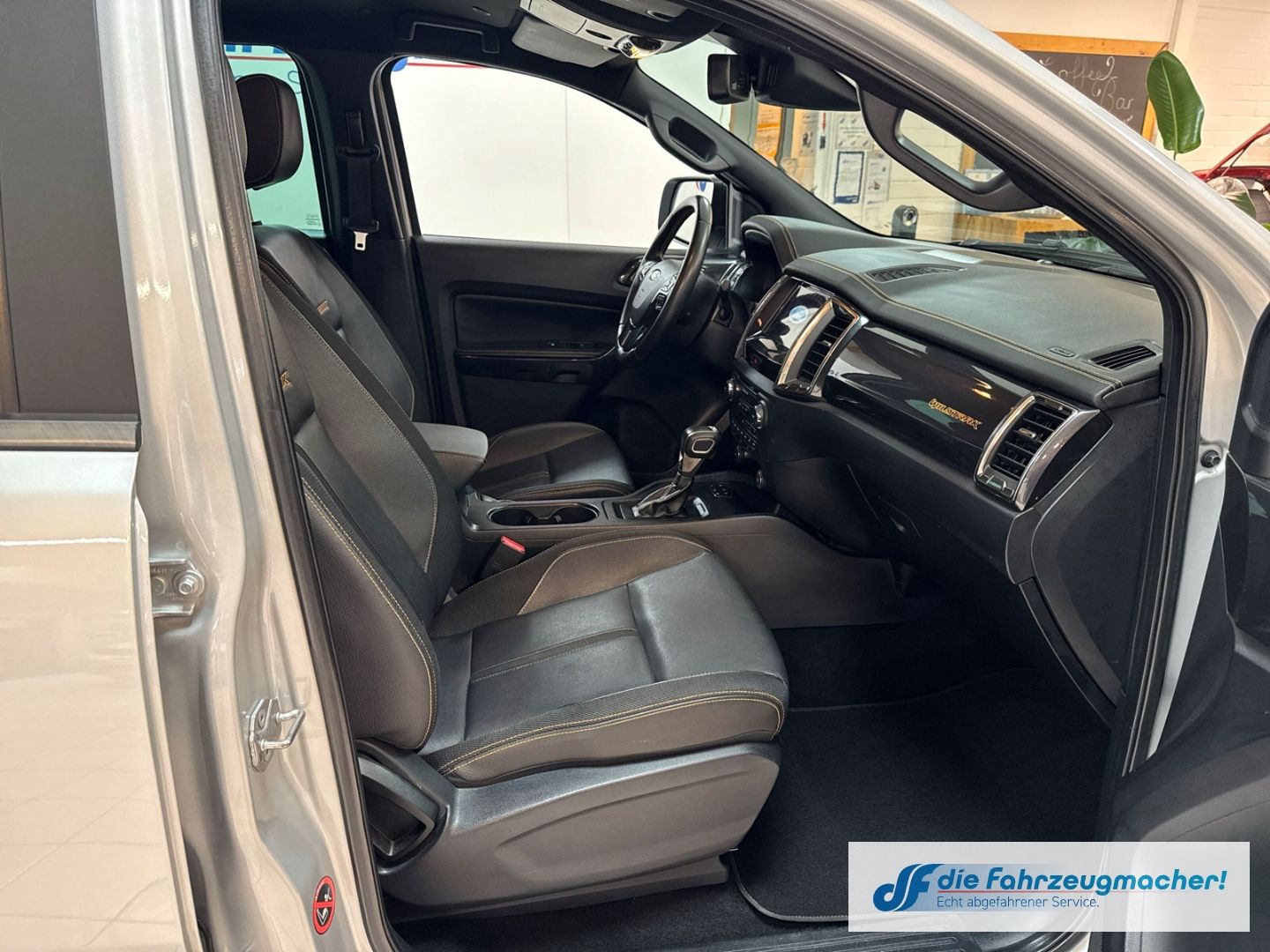 Fahrzeugabbildung Ford Ranger Wildtrak DOKA 212PS 4x4 AHK Navi Leder LE