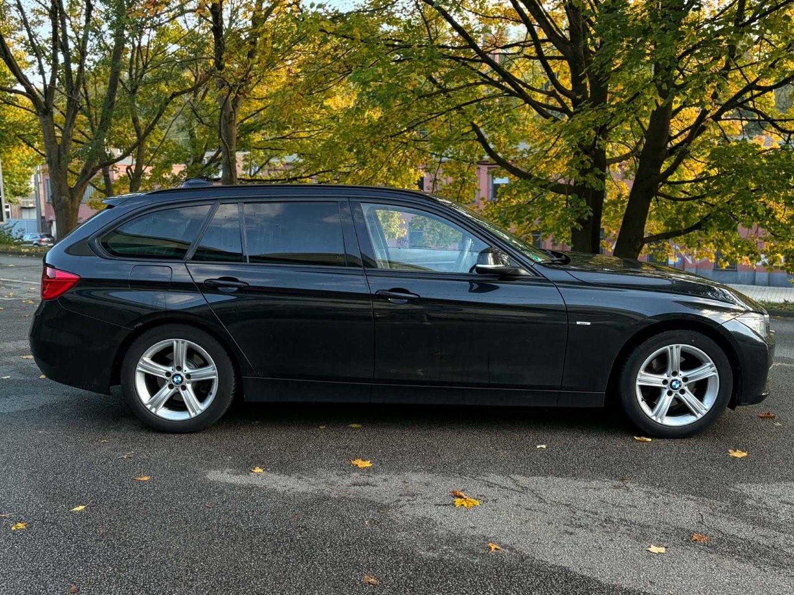 BMW 320 2013 — салон