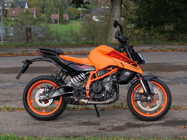 KTM 390 Duke Akrapovic und Quickshifter