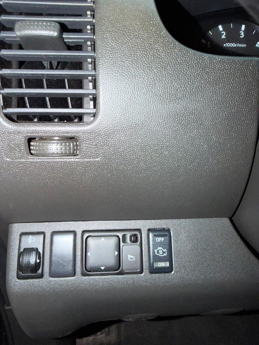 Nissan Navara Double Cabine SE 4x4 | 171 ch | BVA | Double cabine | Phares bi-xénon | Sièges chauffants | GPS | Attelage amovible