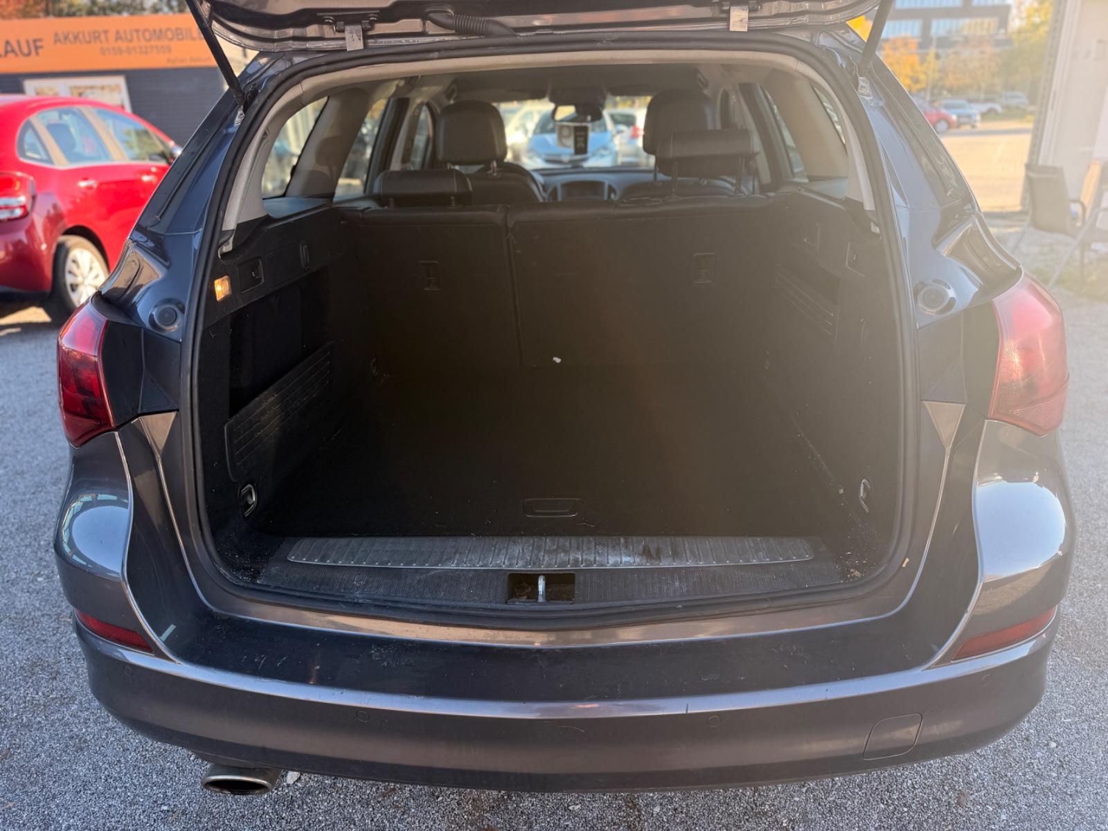 Opel Astra 2011 — photo 10