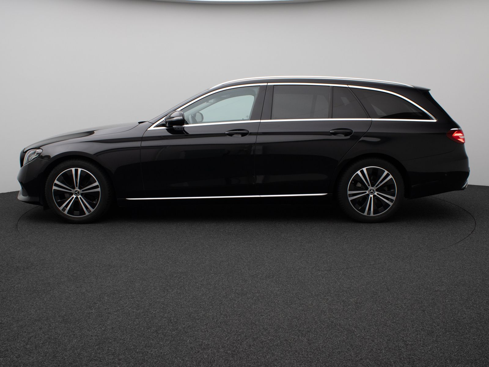 Fahrzeugabbildung Mercedes-Benz E 220d T-Modell Avantgarde Kamera AHK Tempomat
