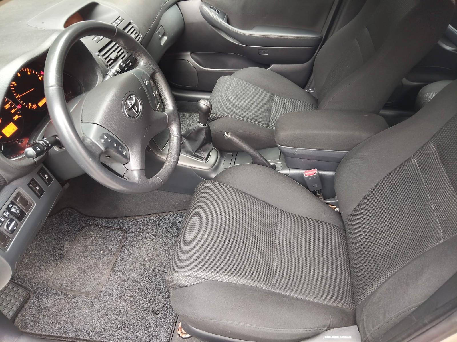 Toyota Avensis 2004 — photo 12