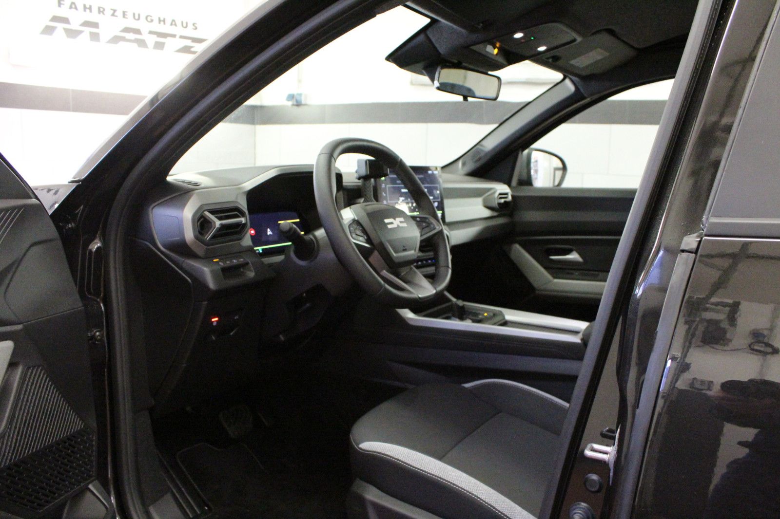 Fahrzeugabbildung Dacia Bigster hybrid 155 Journey Winter- & City-Paket