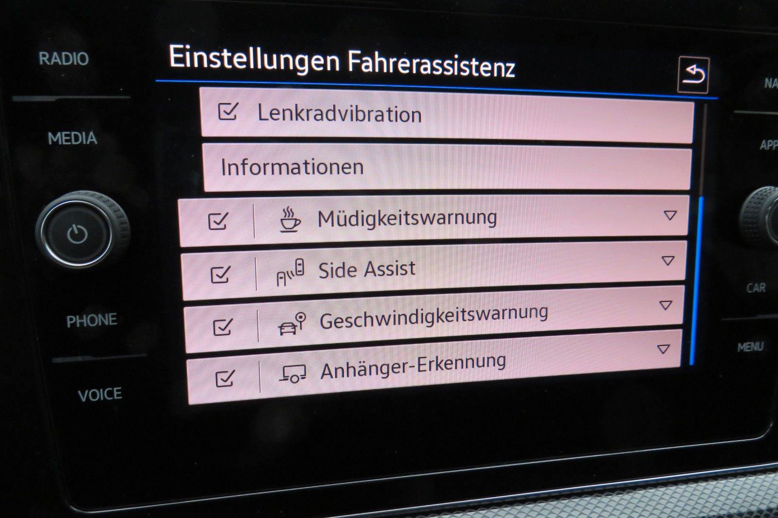 Fahrzeugabbildung Volkswagen T-CROSS DSG GOAL AHK PDC NAVI ASSISTENT-PA. 1.HD