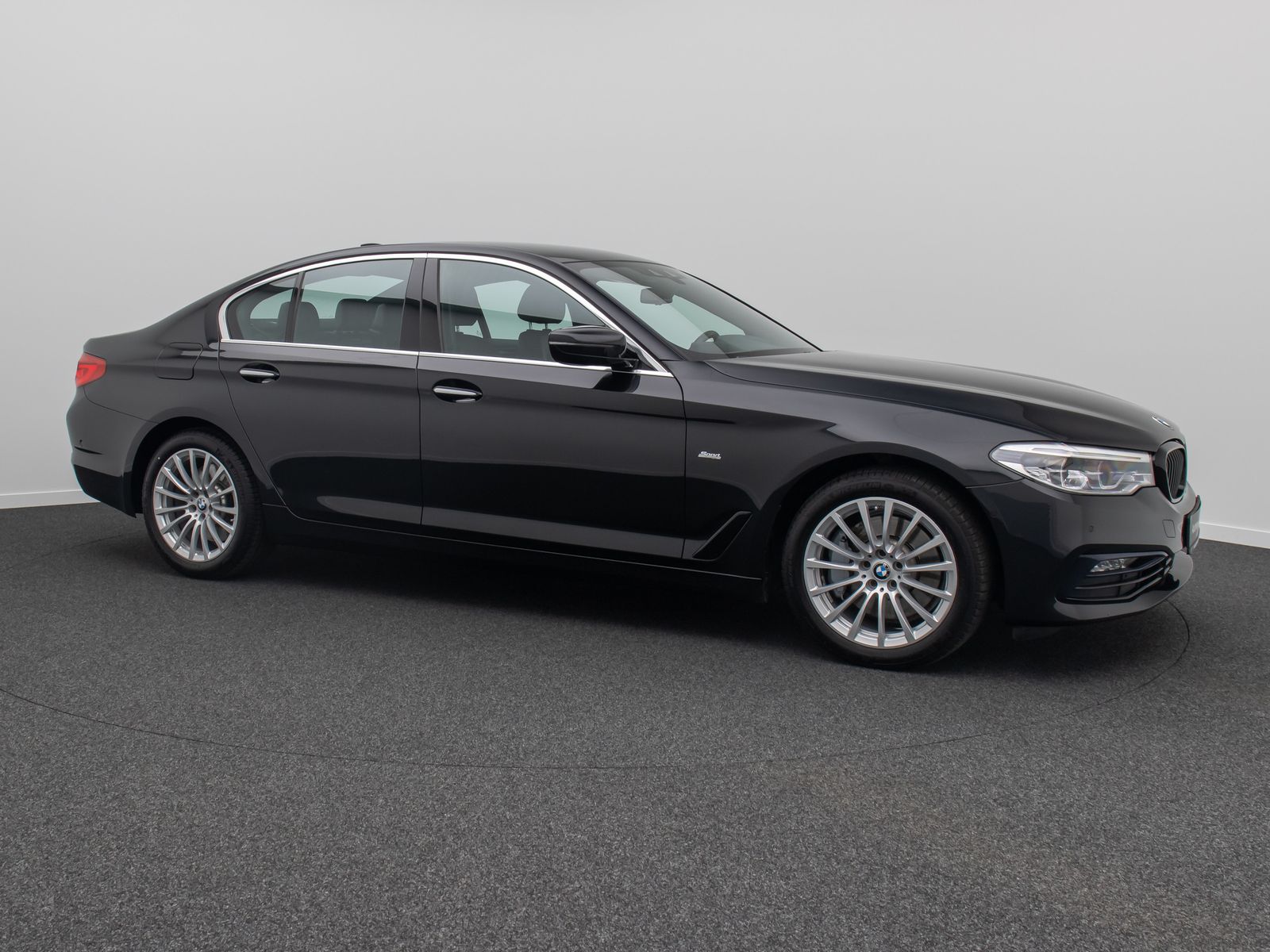 Fahrzeugabbildung BMW 530d Sport Line ACC Kamera HUD HiFi DisplayKey