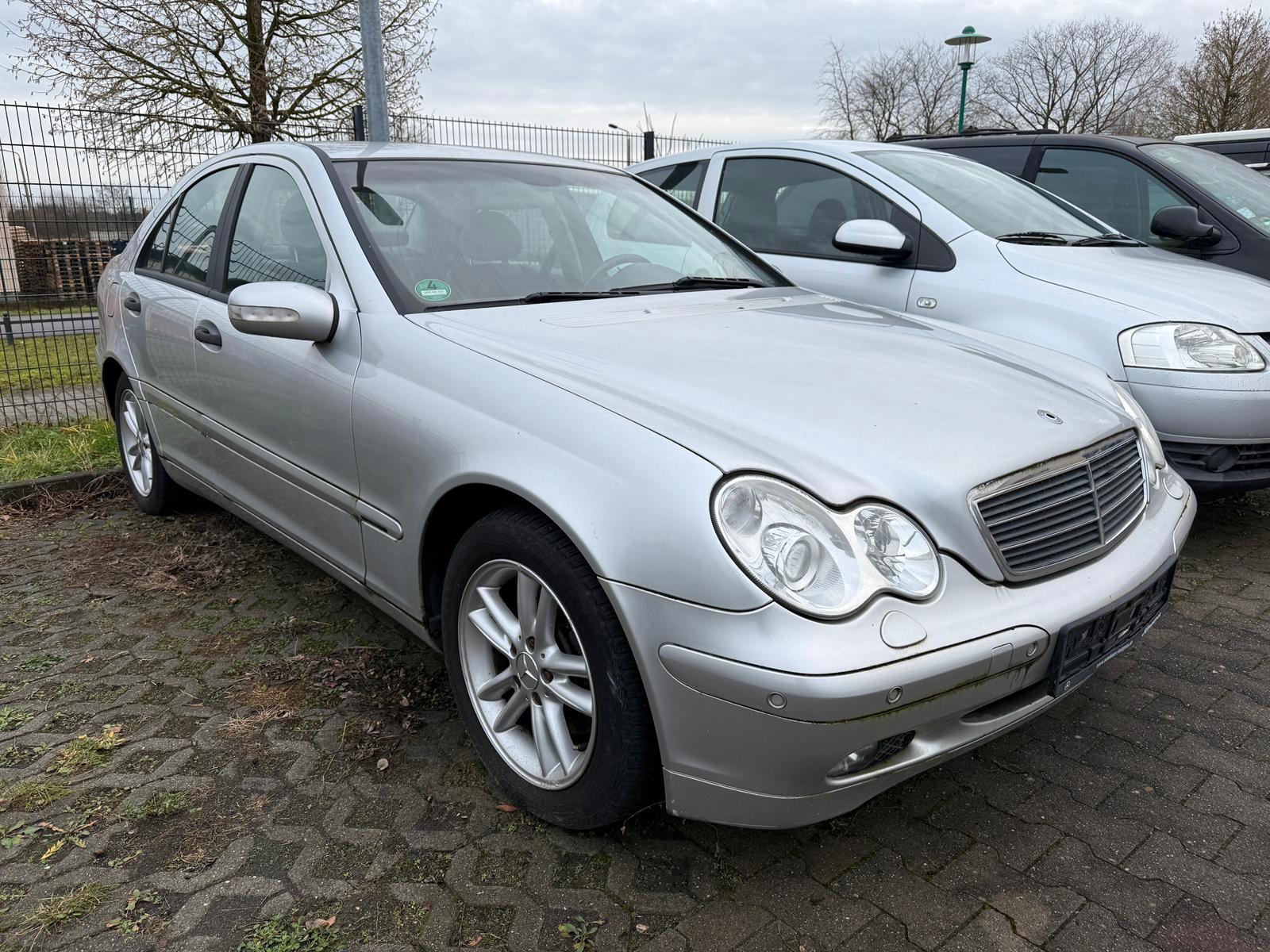 Mercedes-Benz C 240 4Matic XENON NAVI PDC KLIMAAUTOMATIK SHZ