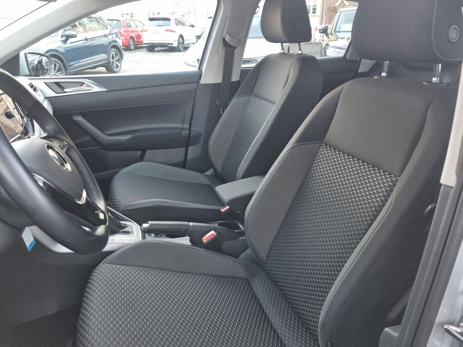 Fahrzeugabbildung Volkswagen Polo 1.0 TSI DSG Active NAVI PDC SHZ DAB