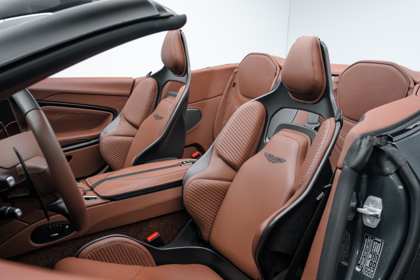 Fahrzeugabbildung Aston Martin DBS 770 Ultimate Volante 1 OF 199/CARBON/BUCKET