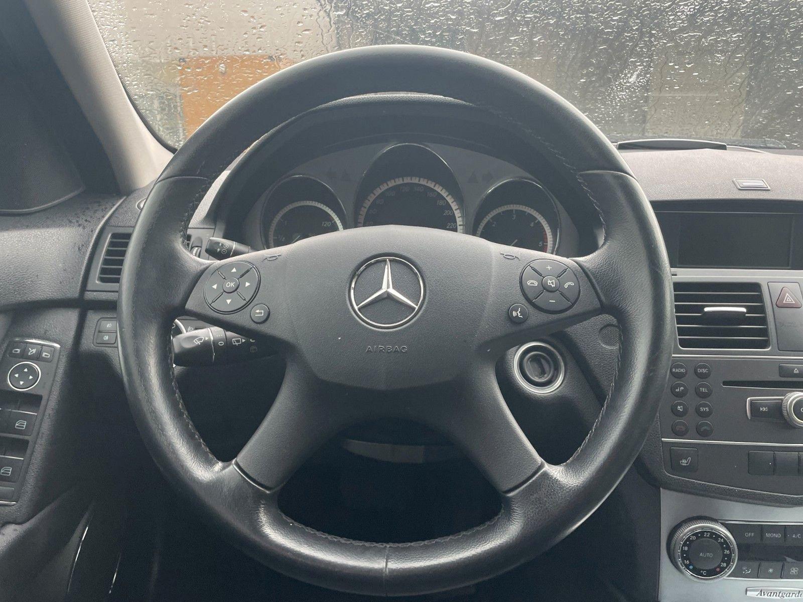 Mercedes-Benz C220 2011 — photo 11