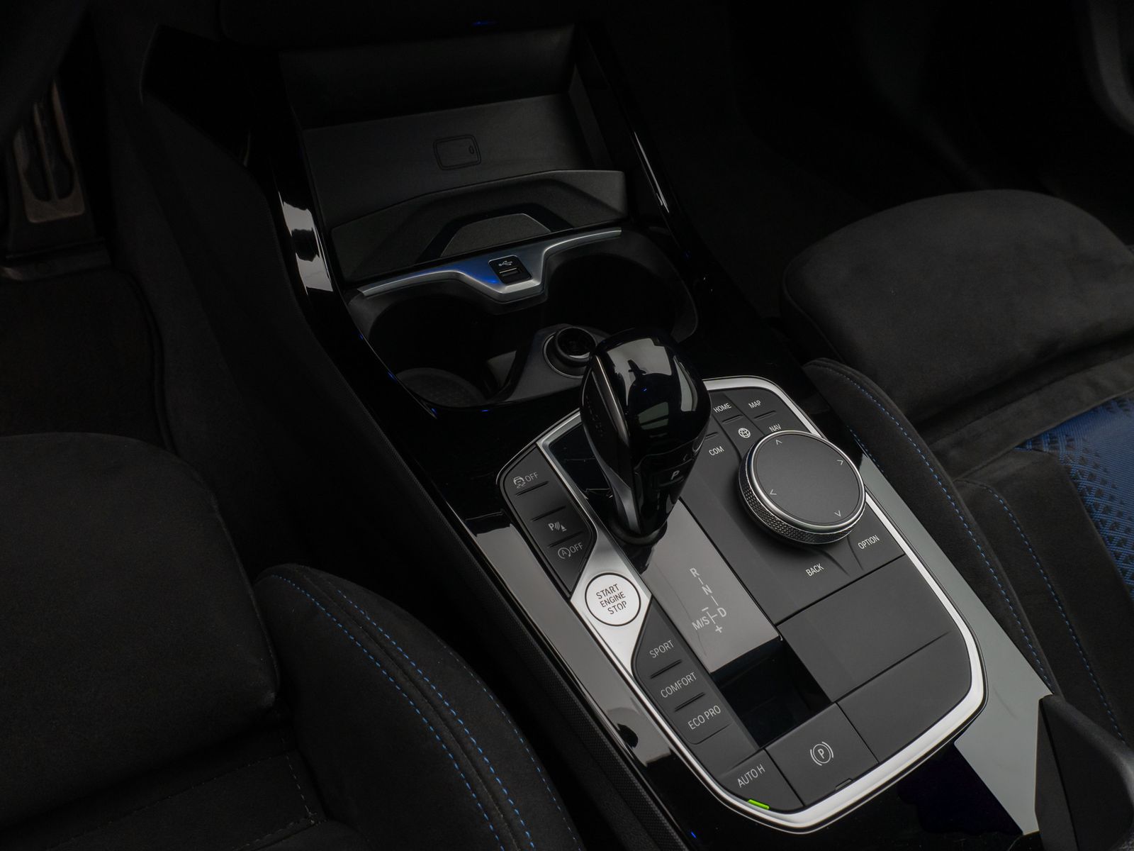 Fahrzeugabbildung BMW 220i Gran Coupé xDr M Sport Panorama Kamera H/K