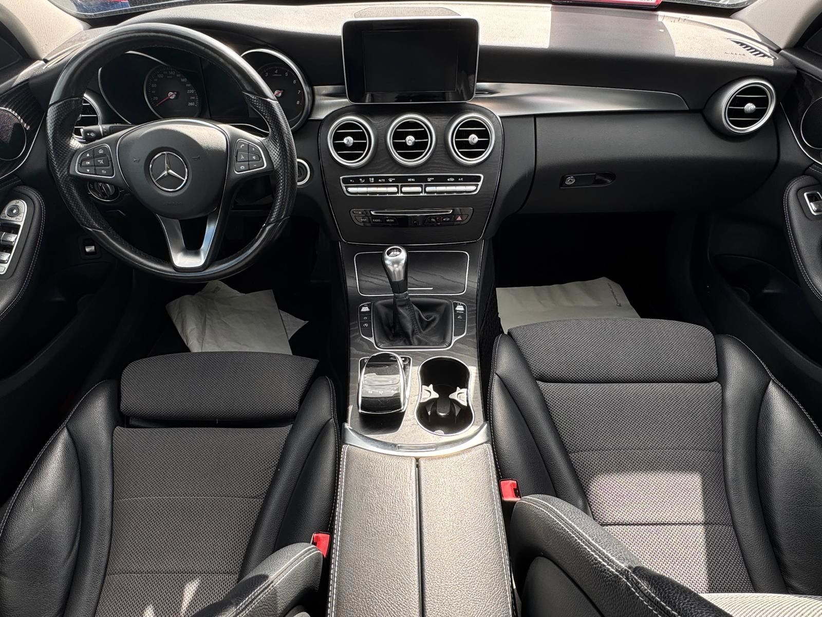 Fahrzeugabbildung Mercedes-Benz C180 CGI Lim T.Leder,Navi,LED,SD,SH,PDC,SR+WR