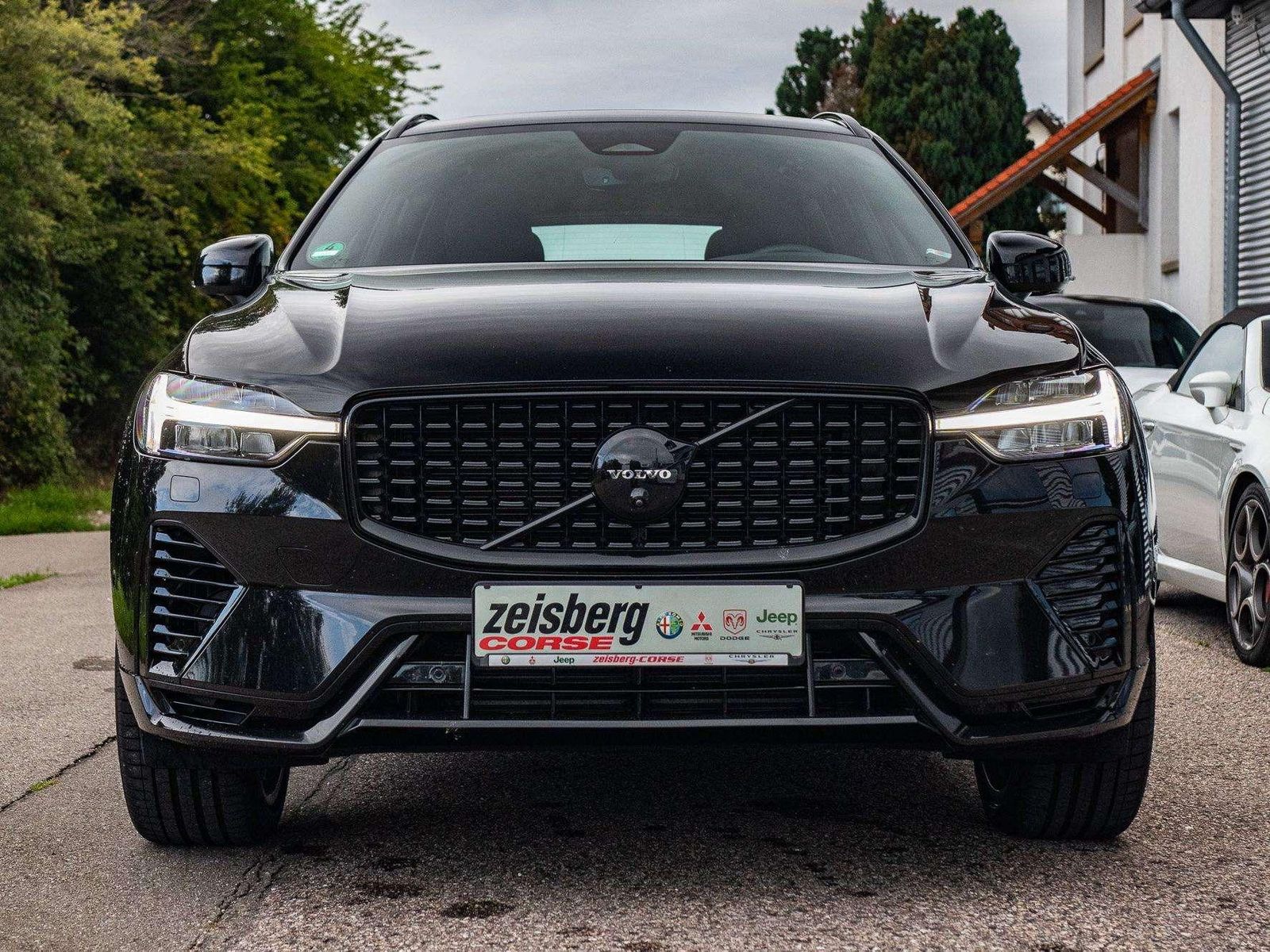 Fahrzeugabbildung Volvo XC60 Plus Black Edition Recharge Plug-In Hybrid