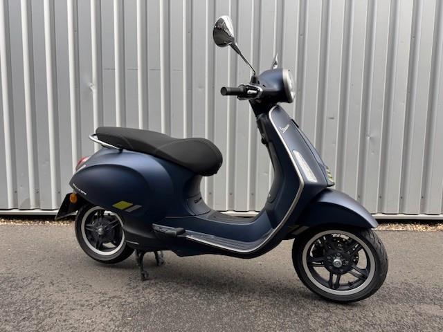 Vespa Elettrica 70km/h Blau Vorführer 685km