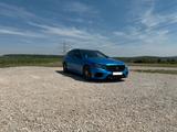 Mercedes-Benz E 220d T AMG Line  - Mercedes-Benz E 220: Rot