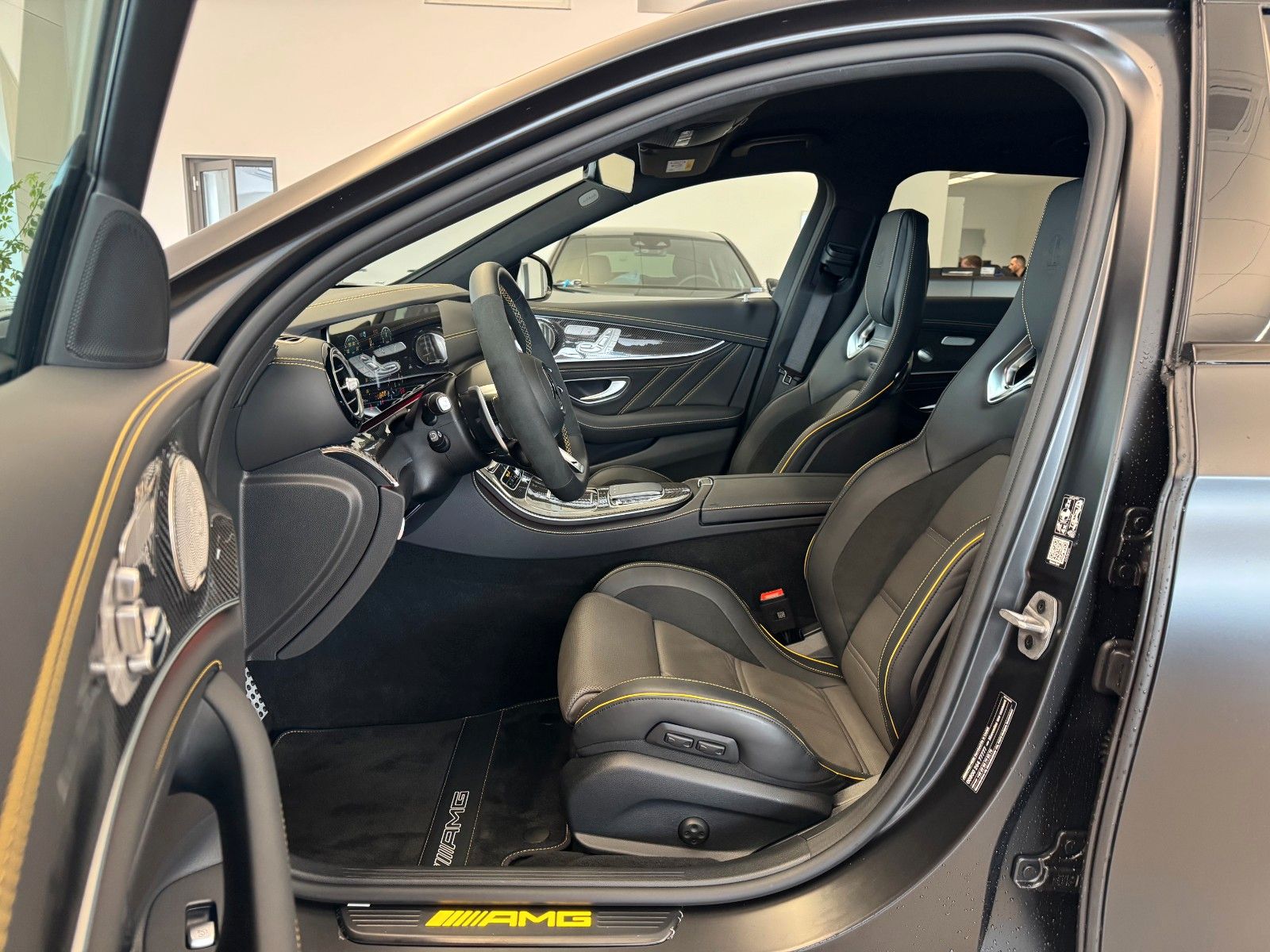 Fahrzeugabbildung Mercedes-Benz E 63 S AMG+FinalEdition+Distr+Burm+AirM+HUD