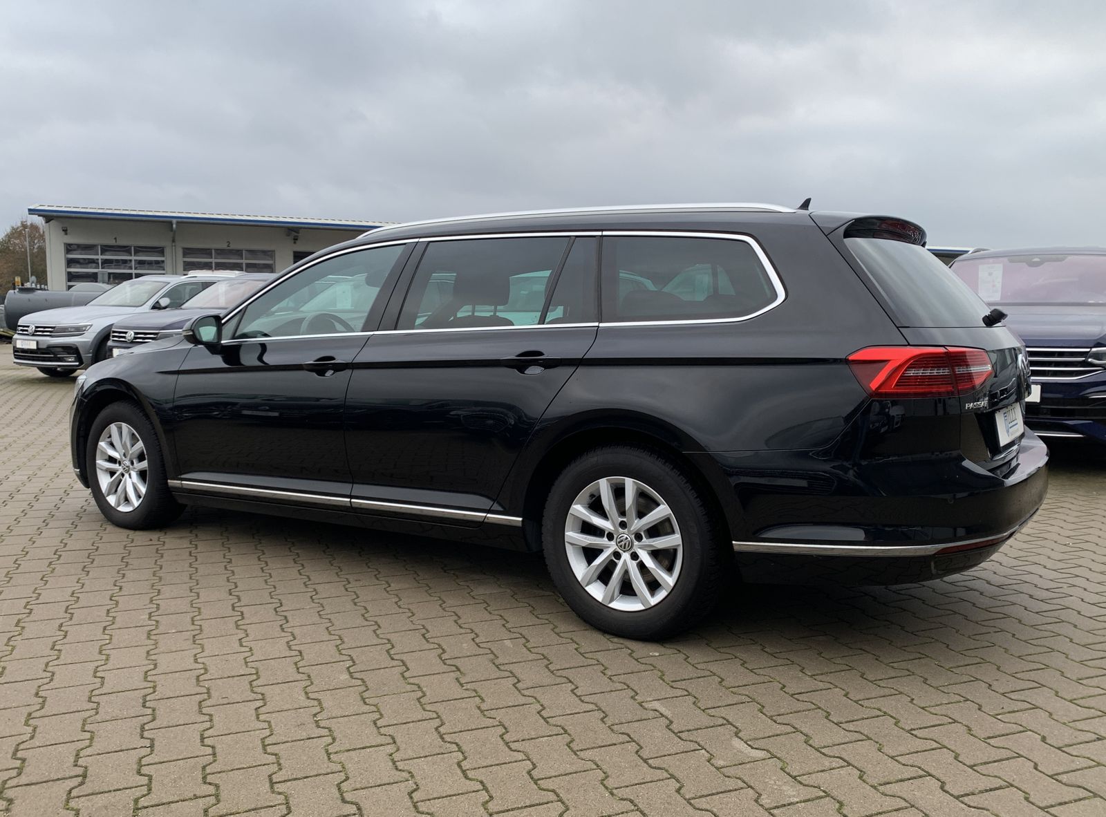 Fahrzeugabbildung Volkswagen Passat Variant 2.0 TDI*Highline*LED-Matrix*Pano*