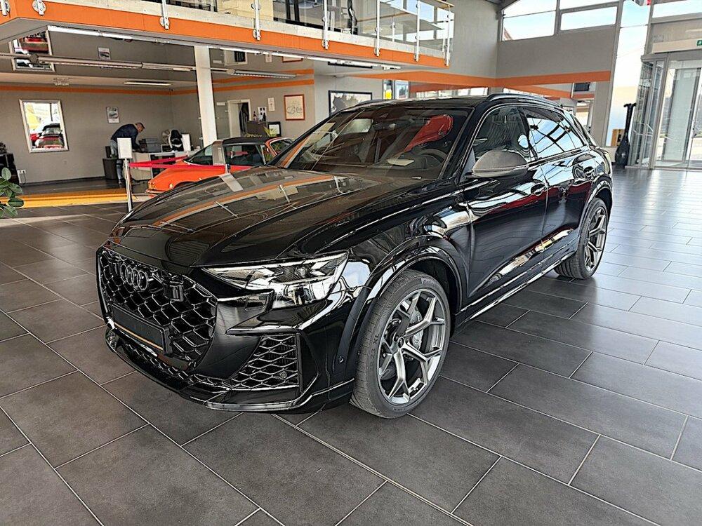 Audi RSQ8 Performance V-Max 305 km/h