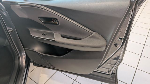 Fahrzeugabbildung Toyota C-HR 1.8 FWD Team Deutschland KlimaA,Navi,SHZ