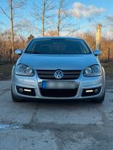 Volkswagen Jetta 2.0 Tdi DSG Tüv 09/27 - Volkswagen Jetta aus 2007 mit Diesel-Antrieb