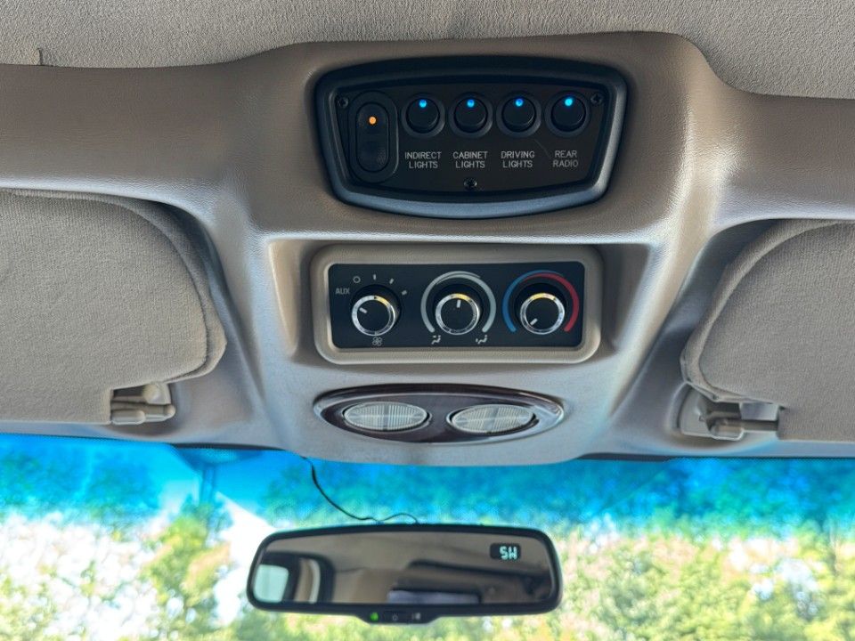 Fahrzeugabbildung Chevrolet Express Chevy Van Explorer Ltd. SE