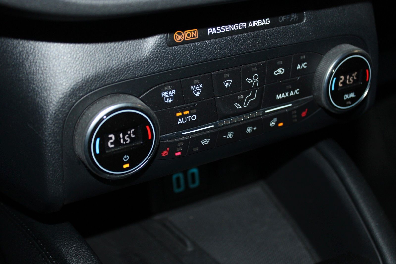 Fahrzeugabbildung Ford Kuga PHEV Titanium X ACC AHK HUD LED Cam WinterP