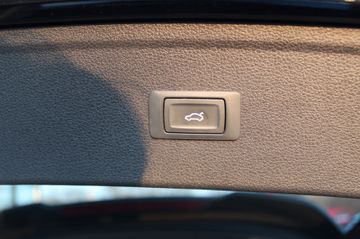 Fahrzeugabbildung Audi Q5 2.0 TFSI Quattro 2x S Line Matrix Pano 20"