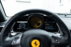 Fahrzeugabbildung Ferrari F12 Berlinetta Giallo Modena *MwSt./Scheckheft*