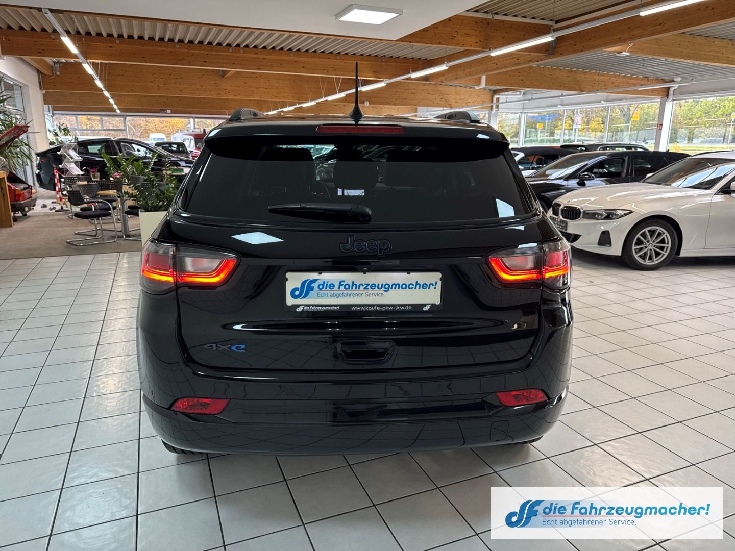 Fahrzeugabbildung Jeep Compass S Plug-In Hybrid 4WD Navi Soundsystem 36