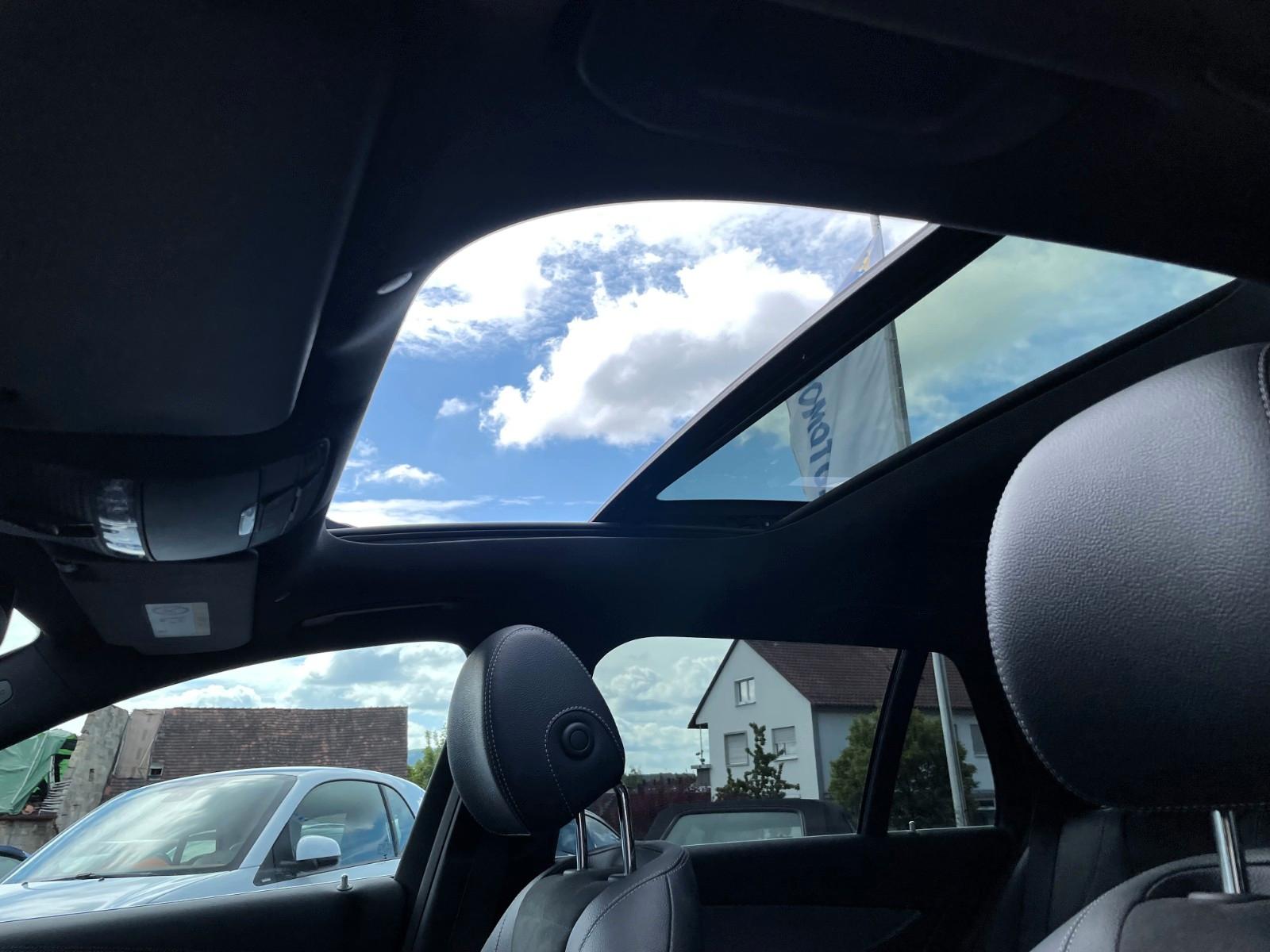 Mercedes-Benz E 220 d/AMG/PANORAMA/HEAD-UP/WEIDSCREEN/BURMESTE