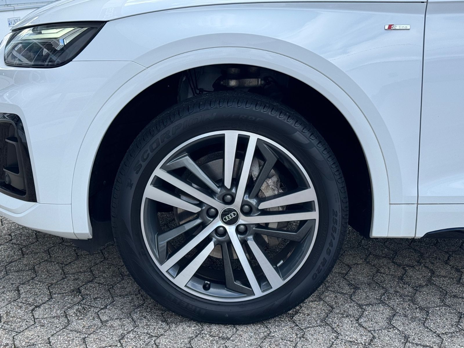 Fahrzeugabbildung Audi Q5 40 TDI quattro S line/LEDER/LED/NAVI/SHZ/ACC/