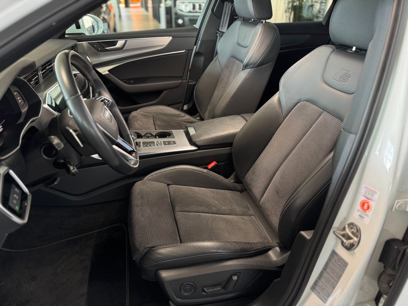 Fahrzeugabbildung Audi S6 Avant 3.0 TDI quattro "PANO Matrix-LED LM 20"