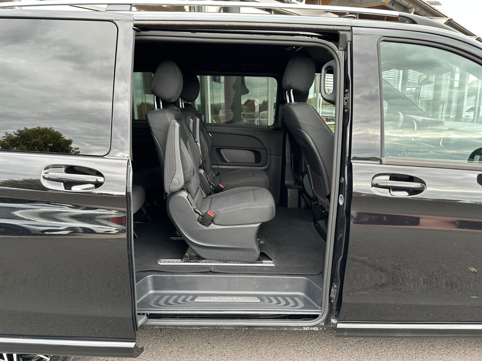 Fahrzeugabbildung Mercedes-Benz V 250 d EDITION AMG Kompakt ILS elektr Türen