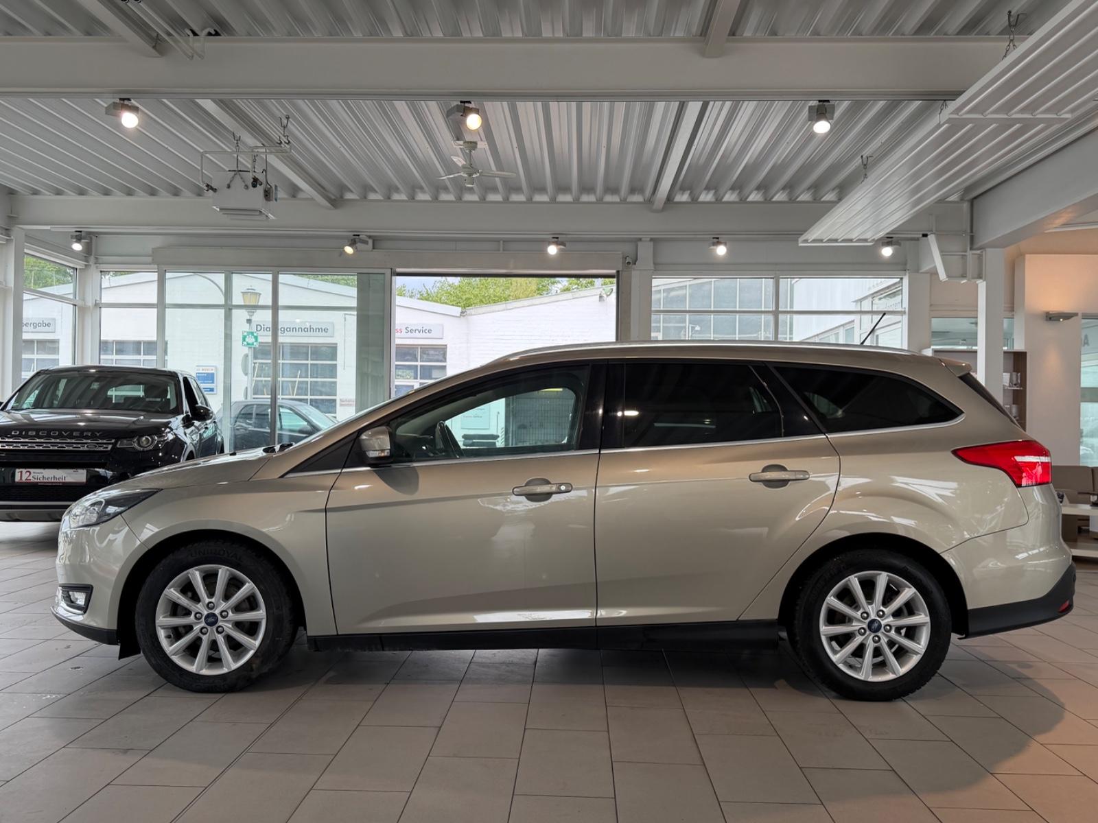 Ford Focus Turnier Titanium*KLIMAAUT*NAVI*RFK*PDC*SHZ