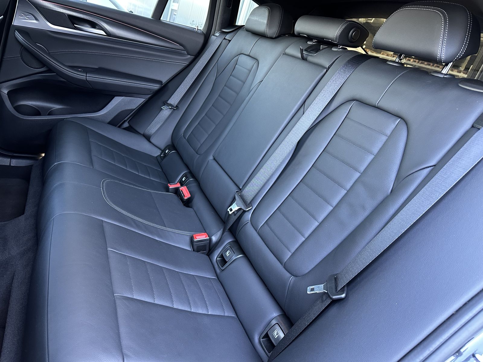 Fahrzeugabbildung BMW X4 xDrive20d M-Sport NAV+LED+AHK+20ZOLL+ACC+HIFI
