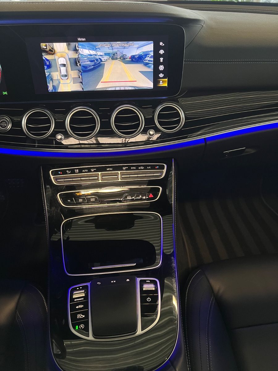 Fahrzeugabbildung Mercedes-Benz E 400 d 4Matic AMG LINE *PANO*designo-manufaktur