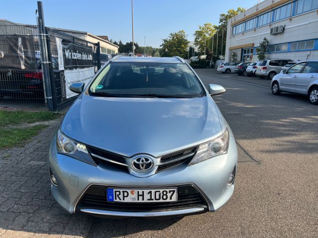 Toyota Auris Touring Sports Life+