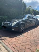 Mercedes-Benz E 270 E -Klasse T-Modell E 270 T CDI Avantgarde - Mercedes-Benz E 270 mit Diesel-Antrieb: Kombi