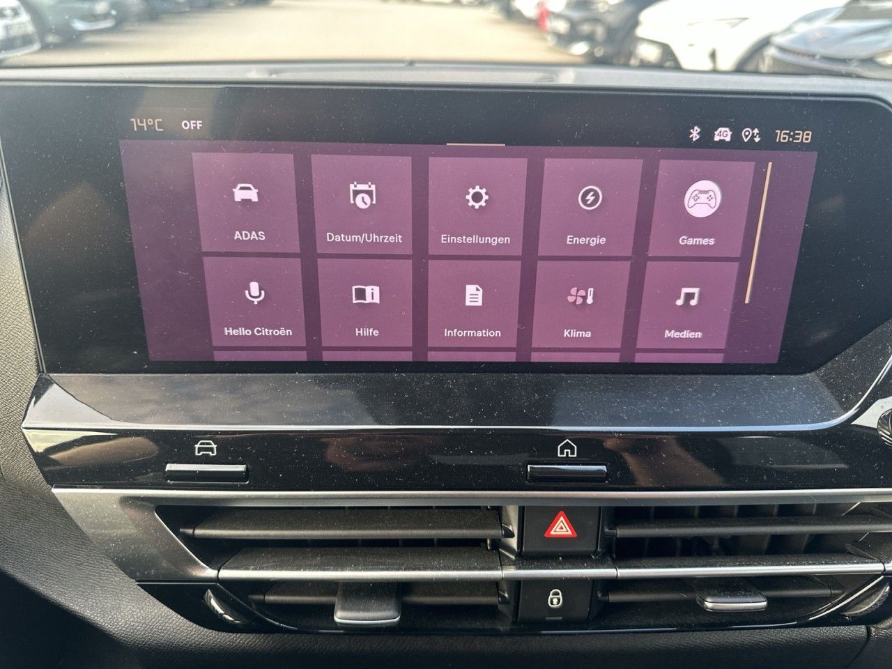 Fahrzeugabbildung Citroën ë-C4 136 Feel Pack - mit KI generiert/bearbeitet