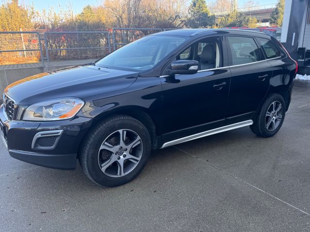 Volvo XC60 Summum AWD AHK Leder Panorama