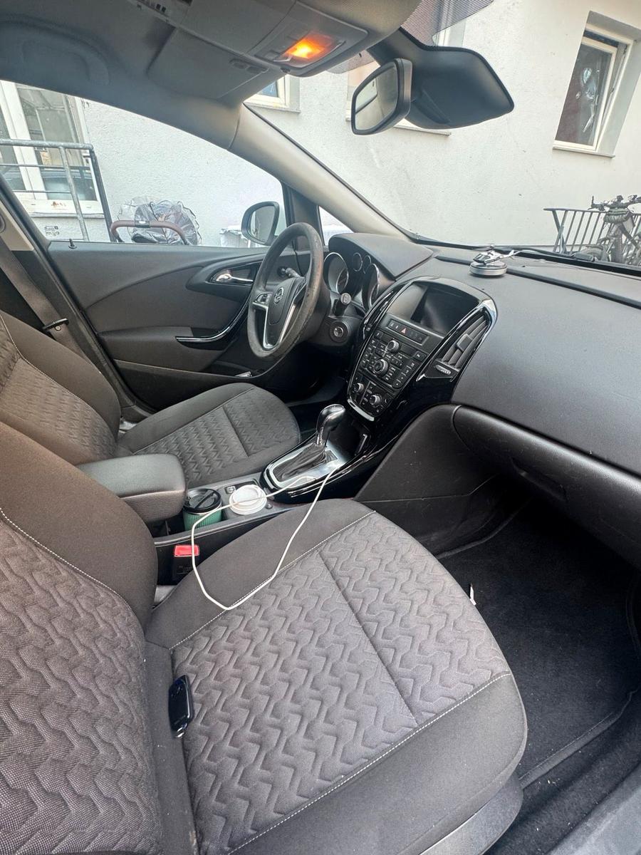 Opel Astra 2013 — photo 8