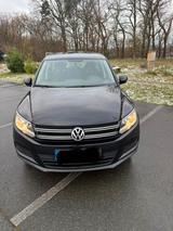 Volkswagen VW Tiguan TSI  1,4 1 hand gutem Zustand - Volkswagen Tiguan mit Benzin-Antrieb: Limousine