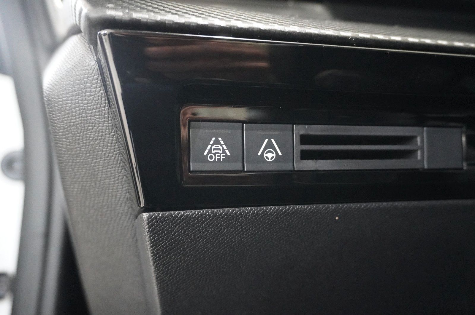 Fahrzeugabbildung Peugeot 508 SW 1.2T ALLURE PACK NAVI/LED/KAMERA/SHZ/VIRT
