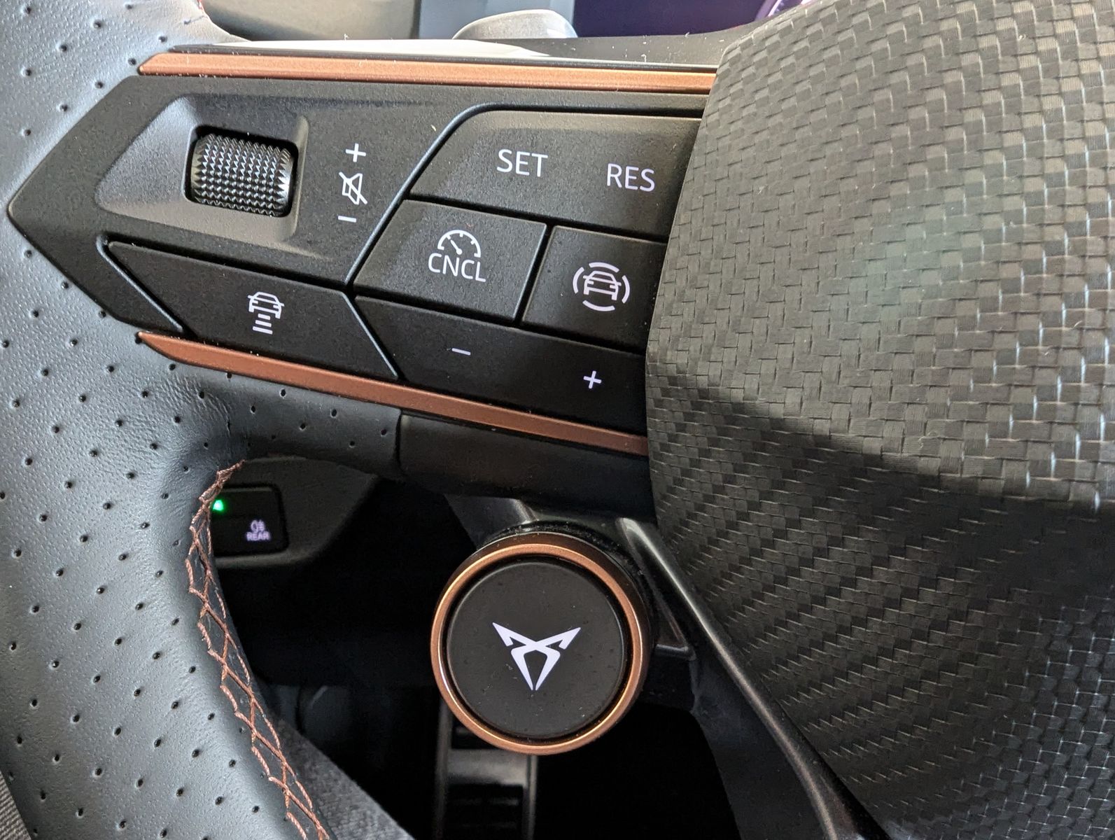 CUPRA Terramar 1.5eTSI HUD DCC Matrix Pano Sennh. 20" - Image 25