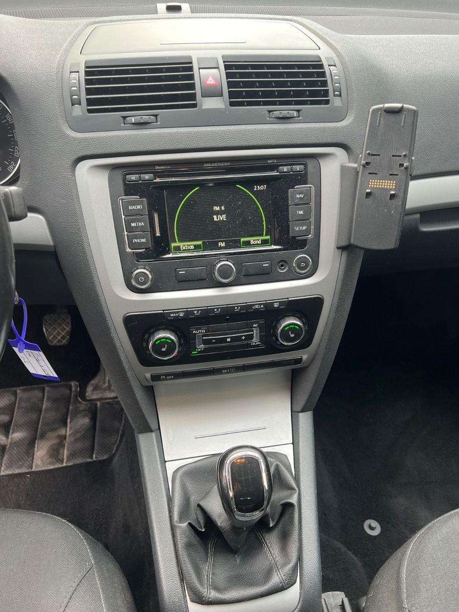 Fahrzeugabbildung SKODA Octavia 1.6 TDI Combi Family * NAVI *AHK*