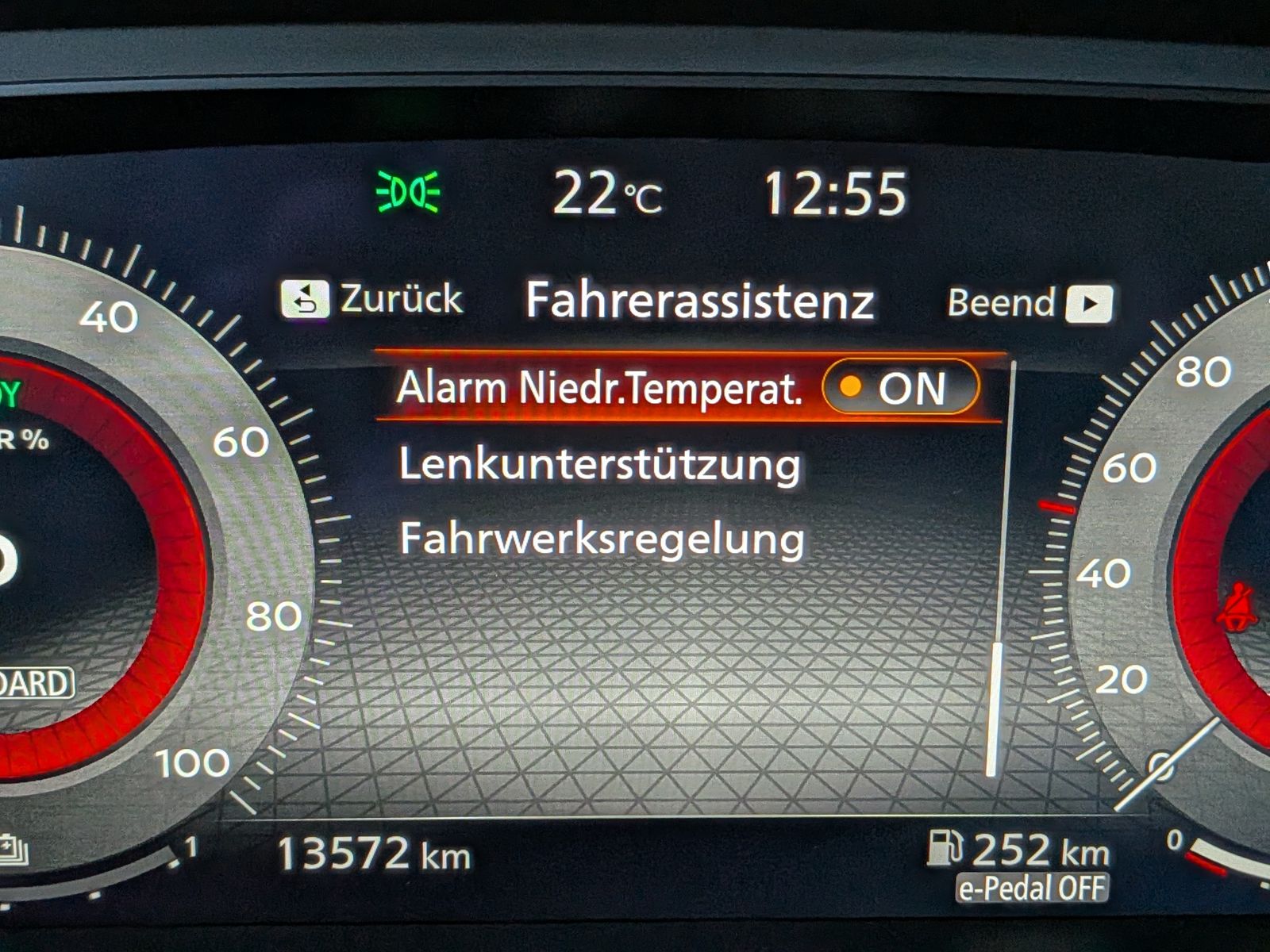 Fahrzeugabbildung Nissan X-Trail 1.5 e-Power N-Connecta ACC 360 Navi 12"